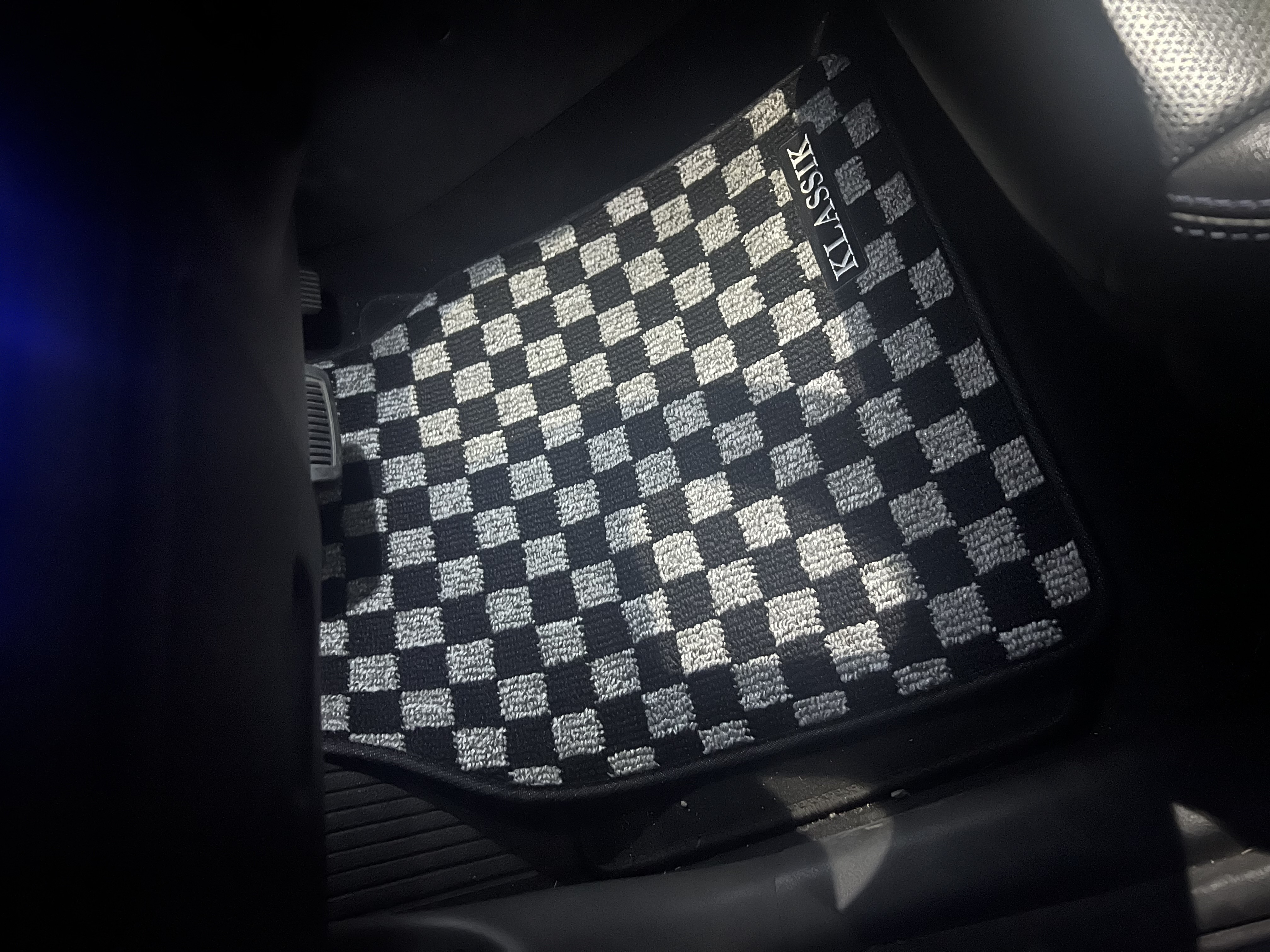KLASSIK Checker Edition — Installed